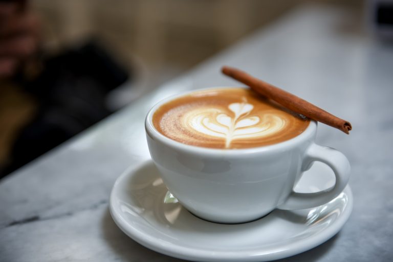 Coffee heart late with cinnamon.